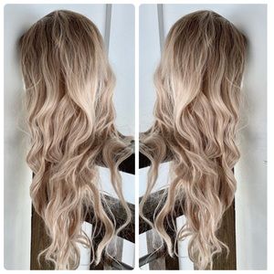ombré butter blonde wig baby ash long waves wig 28” NWT long wavy beach style